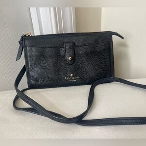 Kate Spade Black Pebbled leather Crossbody Wallet EUC